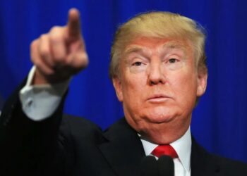 Trump ha defendido la idea de crear una "reserva nacional estratégica de Bitcoin" con la promesa de "nunca vender" Fuente:  radio.uchile.cl.