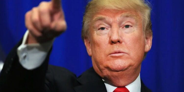 Trump ha defendido la idea de crear una "reserva nacional estratégica de Bitcoin" con la promesa de "nunca vender" Fuente:  radio.uchile.cl.