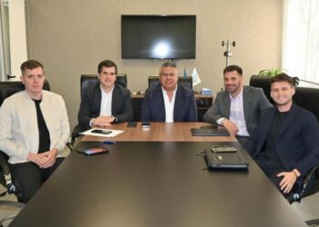 Chiqui Tapia se reunió hace unos días con los ejecutivos de Win Investments. Fuente: Chiqui Tapia.