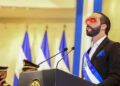 Bukele con ojos láser de bitcoin.