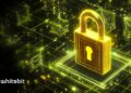 Un candado dorado digitalizado sobre chips de computadoras.