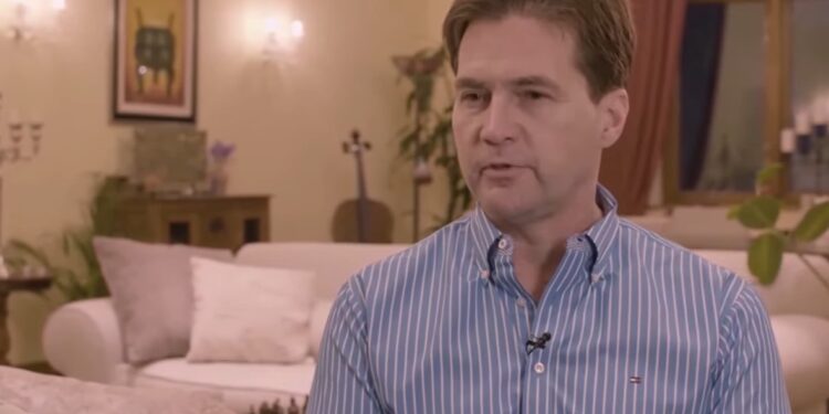 Craig Wright sigue dando polémicas... Pronto se sabrá si desobedeció una orden judicial. Fuente: Captura de pantalla - CRYPTO ACTIVOS/Youtube.
