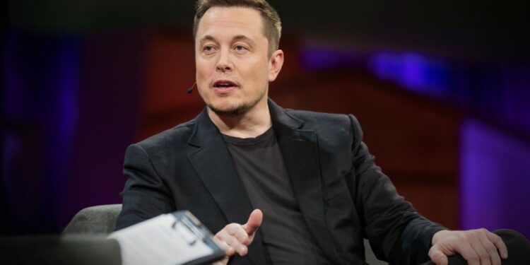 Este apoyo de Musk no es solo un gesto simbólico; se alinea con su visión crítica hacia el sistema financiero tradicional y centralizado. Fuente: TED.