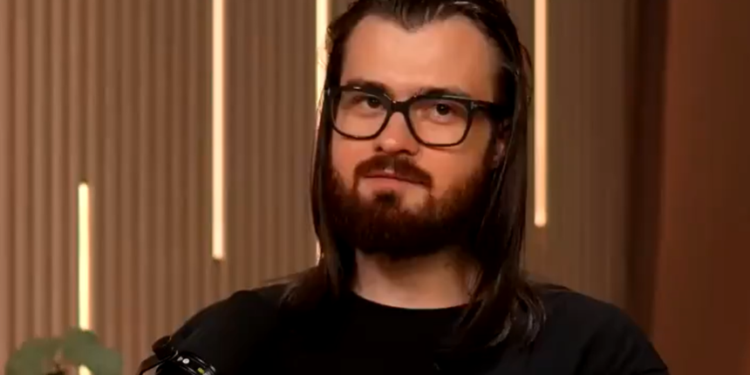 Murad Mahmudov (foto) es un inversionista que se ha especializado en el mercado de memecoins. Fuente: @SwiatKrypto - X (Captura de pantalla por CriptoNoticias).