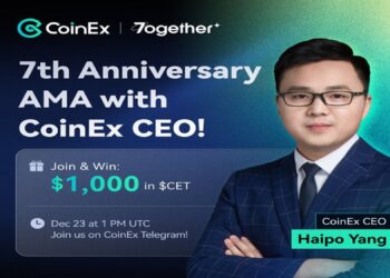 Foto del CEO de CoinEx en traje azul.