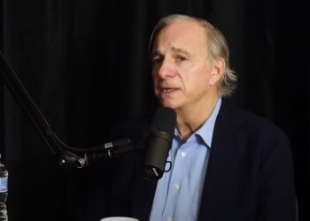 El multimillonario Ray Dalio habla sobre los riesgos de la deuda global. Captura de Pantalla - Fuente: Lex Fridman/Youtube