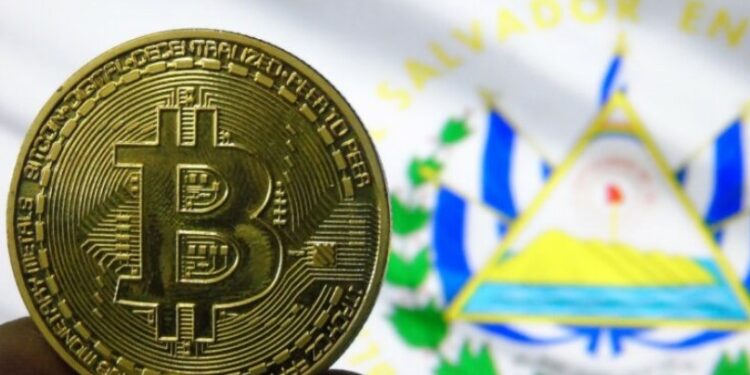 Desde 2021, el FMI ha presionado a El Salvador para que abandone su política de uso obligatorio de bitcoin. Fuente: CriptoNoticias.