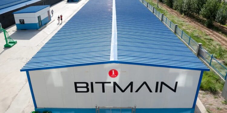 Bitmain ha sido relevante en el negocio minero, destacándose como uno de los principales fabricantes de equipos ASIC. Fuente: Quartz.