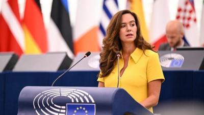 La legisladora francesa Sarah Knafo habló sobre Bitcojn ante el Parlamento Europeo. Fuente: Anadolu