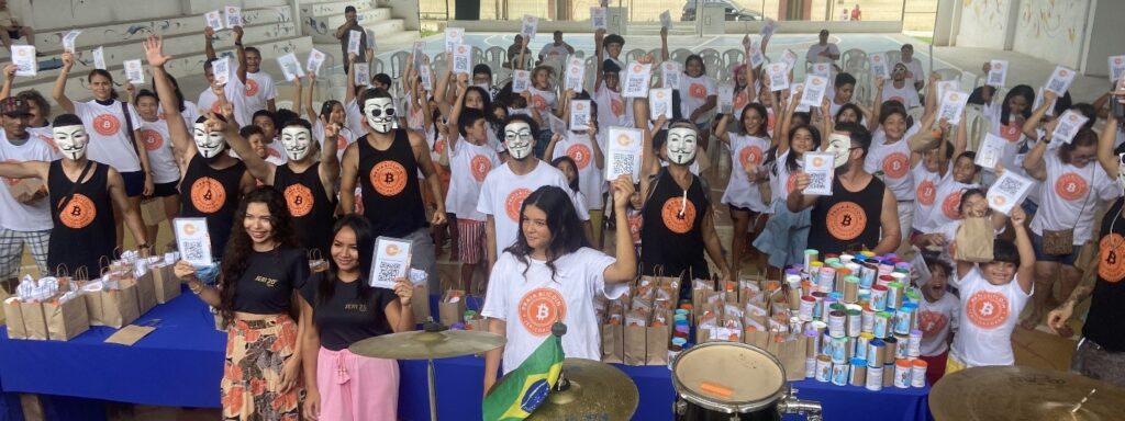 grupo de estudiantes sobre Bitcoin