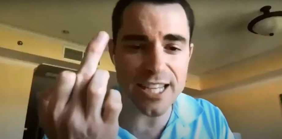 Roger Ver teniendo una acalorada discusión en una entrevista sobre Bitcoin Cash.