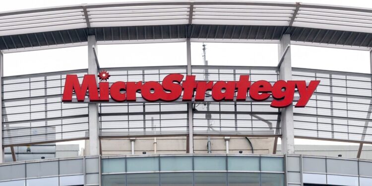 MicroStrategy es una de las grandes "ballenas" de bitcoin que existen en el mundo. Fuente: stock.adobe.com.