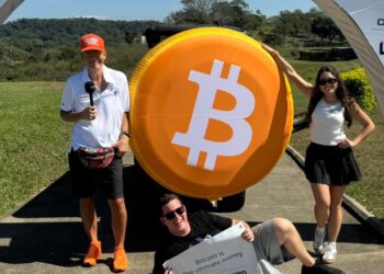 Bitcoin-Golf-empresarios-El Salvador