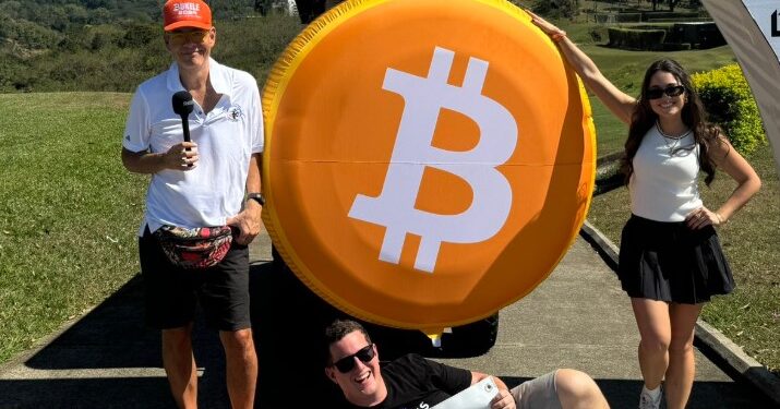 Bitcoin-Golf-empresarios-El Salvador