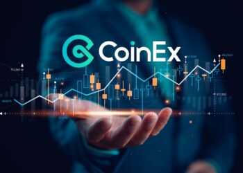 Un grafico de velas suspendido sobre la mano de un hombre con l logo de CoinEx sobre el.