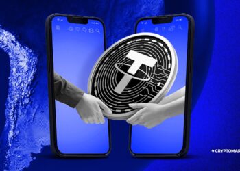 Dos teléfonos celulares uno al lado del otro con manos que salen de ellos sosteniendo una moneda de Tether o USDT.