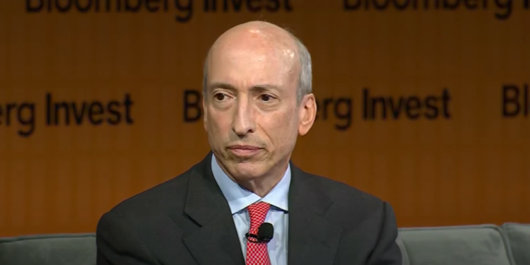 Gary Gensler deja la presidencia de la SEC, tras una gestión marcada por su enfoque controvertido hacia las criptomonedas. Fuente: Youtube - Bloomberg Television (@markets)