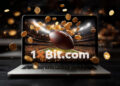 criptomonedas cayendo en frente computadora sobre mesa de madera, transmitiendo juego deportivo de futbol americano en pantalla y balon sobresaliendo de la pantalla