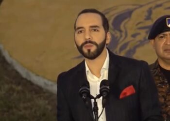 El Parlamento salvadoreño aprueba una reforma clave para la Ley Bitcoin, ajustando la legislación al acuerdo con el FMI. Fuente: captura de pantalla – Youtube @FarwellInvestor