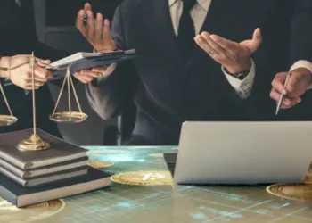 La SEC de Trump creó un grupo de trabajo para elaborar la regulación. Composición por CriptoNoticias. Andrii/ stock.adobe.com; amnaj/ stock.adobe.com