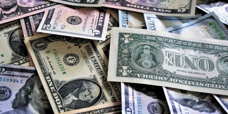 El dólar está en ganancias frente a otras monedas. Fuente: Pixabay.