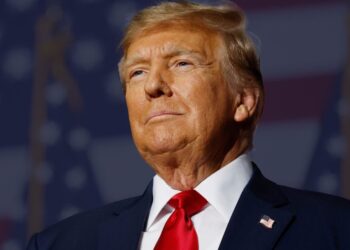 Señalan a Trump se arrastrar "tráfico de influencias" a la presidencia. Fuente: PBS.