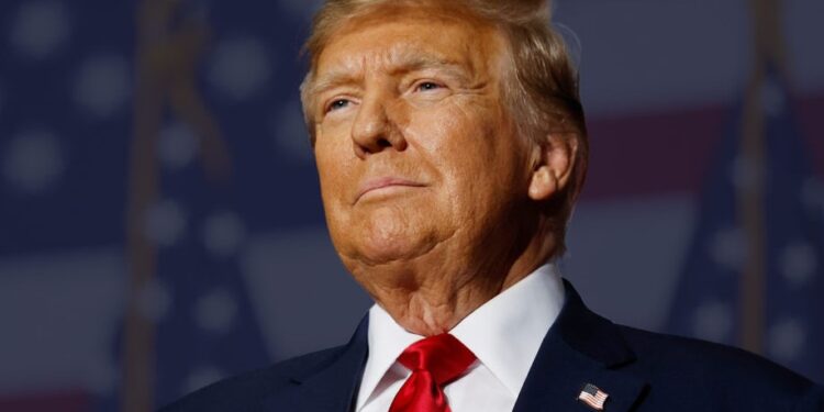 Señalan a Trump se arrastrar "tráfico de influencias" a la presidencia. Fuente: PBS.