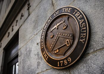 El gobierno federal ha desperdiciado 2,7 billones de dólares desde principios de la década de 2000 en pagos indebidos y fraudulentos. Fuente: Departamento del Tesoro.