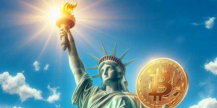 estatua de la libertad sosteniendo un bitcoin