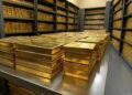 reservas de oro acumuladas en el interior de los bancos centrales.
