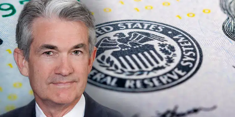 Hay un choque entre Donald Trump y el presidente de la Fed, Jerome Powell. Composición por CriptoNoticias. Fuentes: alex / stock.adobe.com ; es.wikipedia.org .