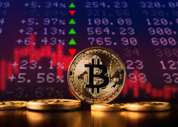 La caída de bitcoin se acentúa. Fuente: adrian_ilie825; mordecio/ stock.adobe.com