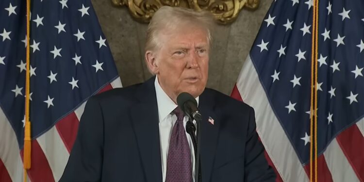 Donald Trump avanza en la creación de su consejo asesor de criptoactivos. Fuente: Youtube - Captura de Pantalla @guardiannews