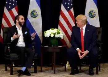 Donald Trump y Nayib Bukele mantuvieron una conversación el día jueves. Fuente: AP photo by Evan Vucci.
