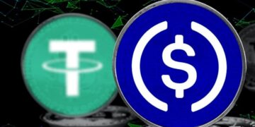Los logos de las stablecoin USDT de Tether y USDC Coin de Circle en circulos.