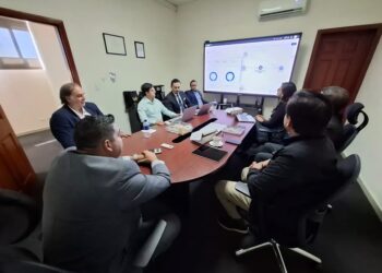 Funcionarios de El Salvador y Argentina reunidos