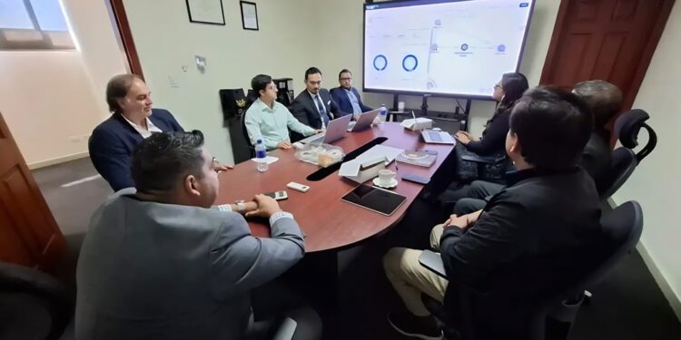 Funcionarios de El Salvador y Argentina reunidos