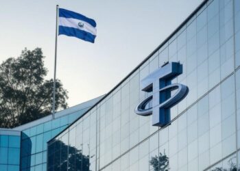 Un edificio con el logo de Tether y sobre él una bandera de El Salvador.