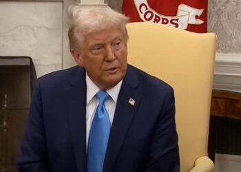 Public Citizen plantea preocupaciones constitucionales en torno a la memecoin TRUMP. Fuente: Captura de pantalla – Youtube @aljazeeraenglish