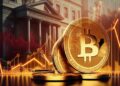 Una imagen de una institución financiera acompañada de una moneda de bitcoin.