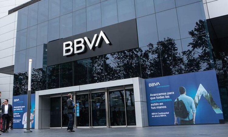 Fotografía de una fachada de una agencia del BBVA en Europa.