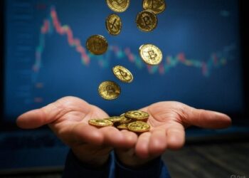 bitcoin cayendo en un par de manos.