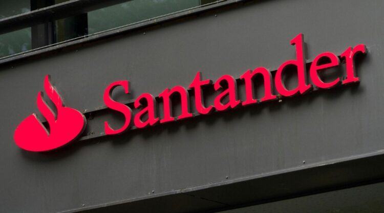 Fotografía de logo del Banco Santander.