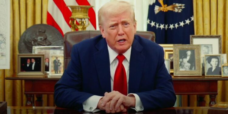El discurso de Trump este jueves también abordó la competencia global en el ámbito de las criptomonedas. Fuente: YouTube.