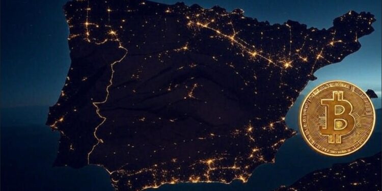 Un mapa satelital de España y una moneda de Bitcoin