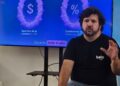 Foto de Manuel Beaudroit, CEO de Belo, hablando.