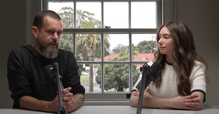 Jack Dorsey conversando con Haley Burko del programa 21 and 21, donde reflexionó sobre el estado actual de Bitcoin.