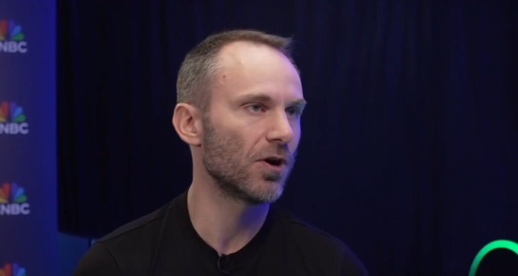 Paolo Ardoino, líder de Tether, analizando el impacto de la Ley Clarity en el mercado de activos digitales.