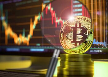 Imagen de un gráfico del precio de bitcoin y una lupa de analisis.