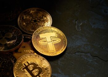 monedas doradas de USDT y BTC.